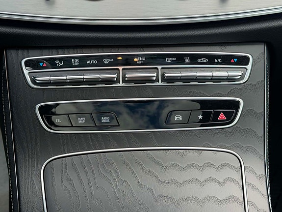 Mercedes-Benz E300 e 22 of 30