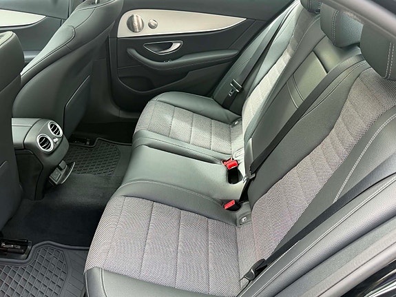 Mercedes-Benz E300 e 29 of 30