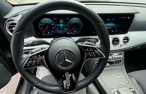 Mercedes-Benz E300 e 16 of 30