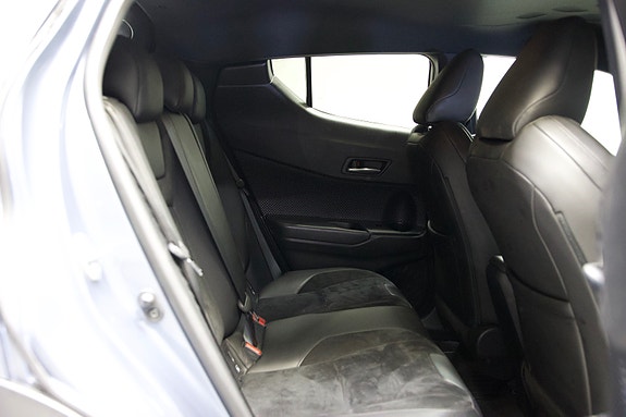 Toyota C-HR 4 of 5