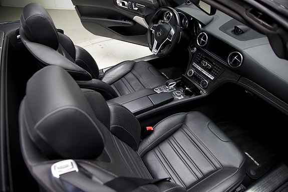 Mercedes-Benz SL63 16 of 21
