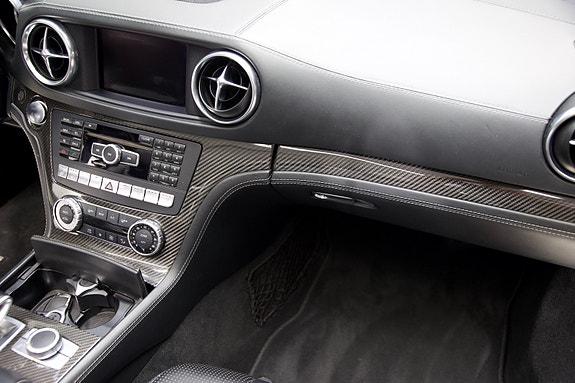 Mercedes-Benz SL63 17 of 21