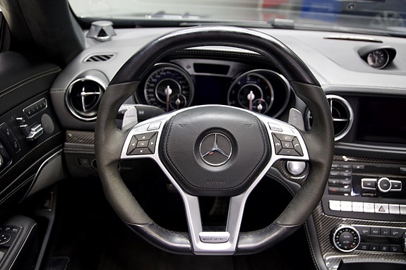 Mercedes-Benz SL63 10 of 21