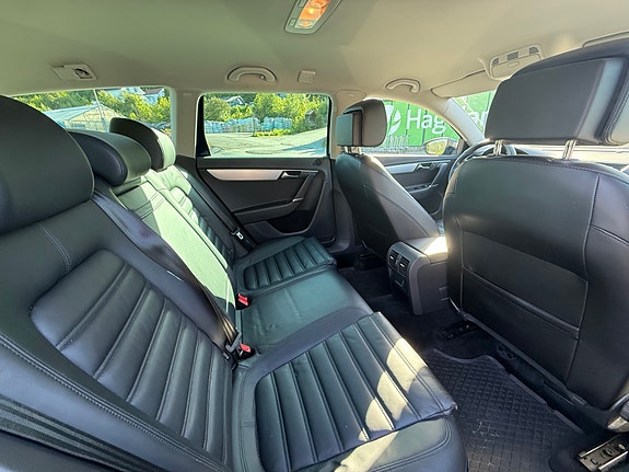 Volkswagen Passat 10 of 22
