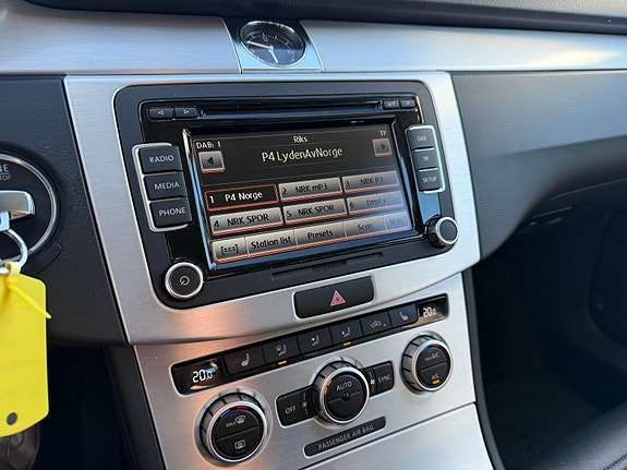 Volkswagen Passat 19 of 22