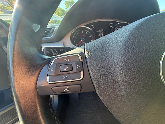 Volkswagen Passat 12 of 22