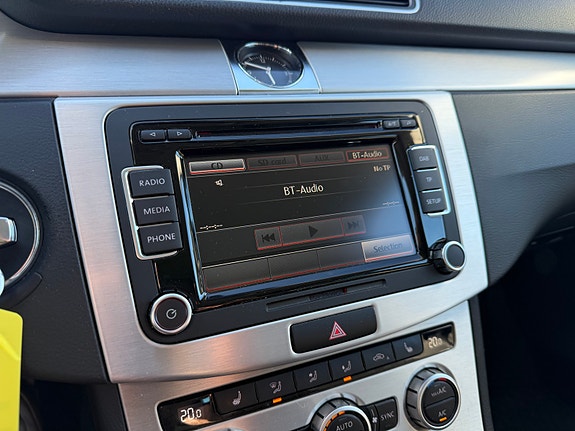 Volkswagen Passat 20 of 22