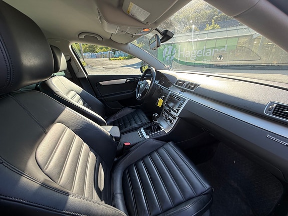 Volkswagen Passat 8 of 22