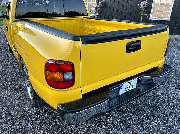 GMC Sierra 4 of 5
