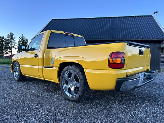 GMC Sierra 3 of 5