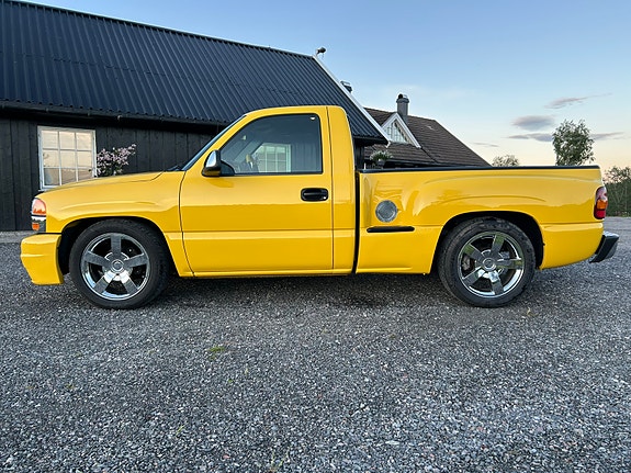 GMC Sierra 2 of 5