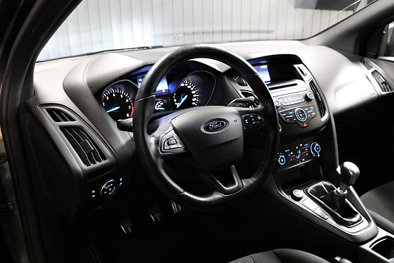 Ford Focus 13 of 21