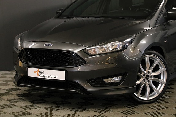 Ford Focus 2 of 5