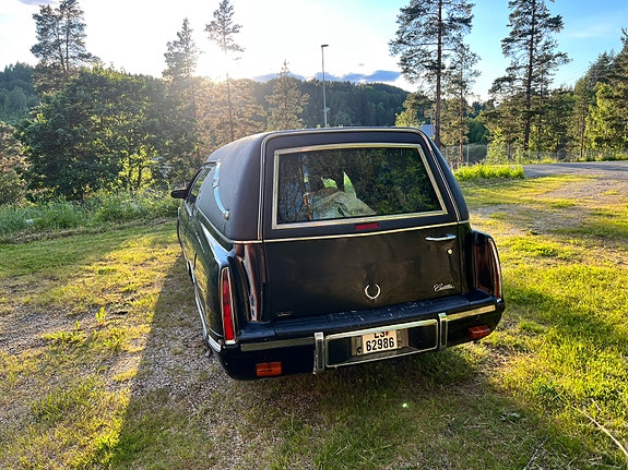 Cadillac Deville 7 of 16