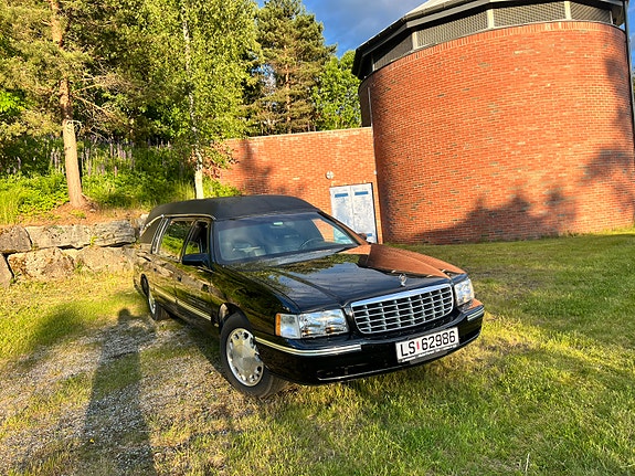 Cadillac Deville 2 of 5