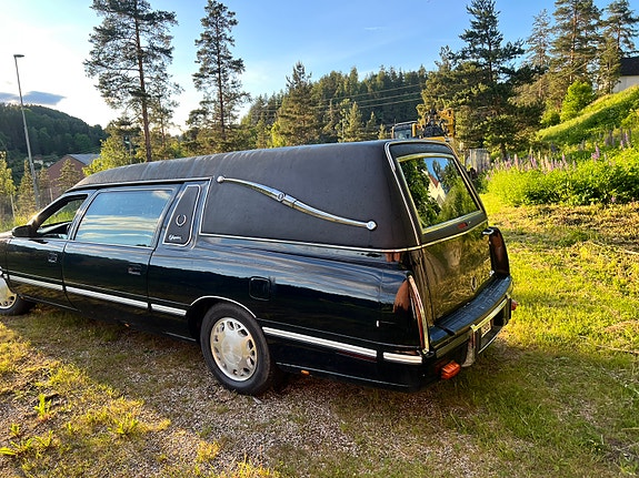 Cadillac Deville 6 of 16