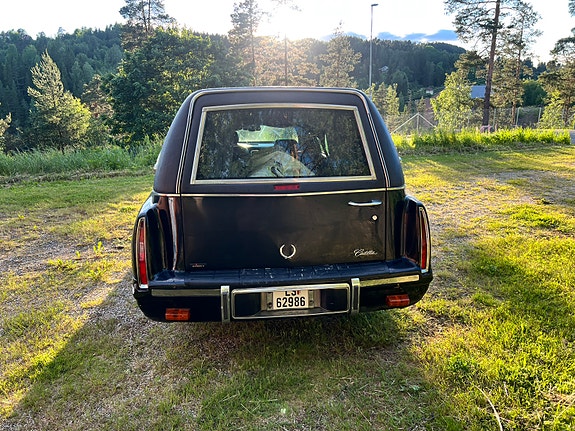Cadillac Deville 8 of 16