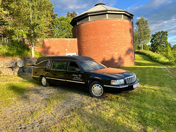 Cadillac Deville 3 of 5