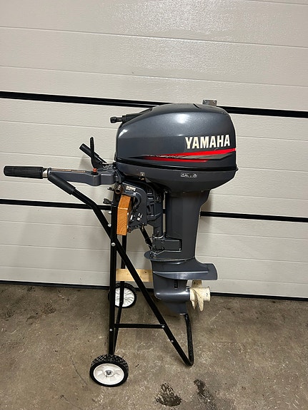 Yamaha 9.9 kort stamme 2007 modell med både rorkult og kit for fjernstyring 2 of 13