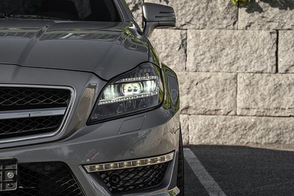 Mercedes-Benz CLS63 2 of 5
