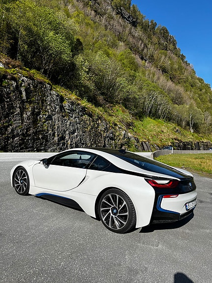 BMW i8 10 of 30