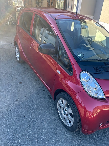 Peugeot iOn 4 of 5