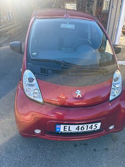 Peugeot iOn 3 of 5