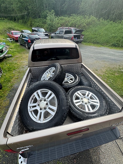 Toyota HiLux 8 of 19