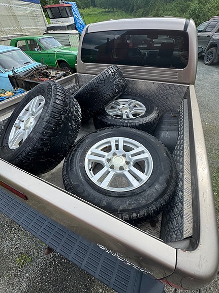 Toyota HiLux 9 of 19