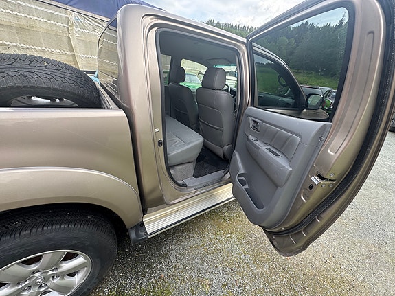 Toyota HiLux 6 of 19