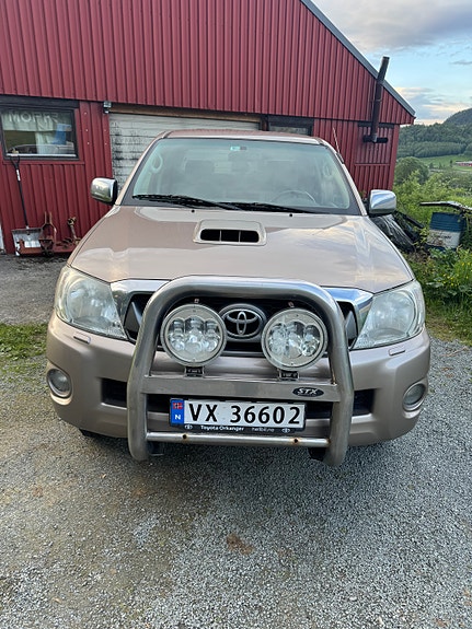 Toyota HiLux 5 of 19