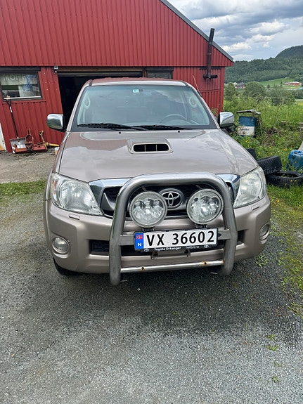 Toyota HiLux 11 of 19
