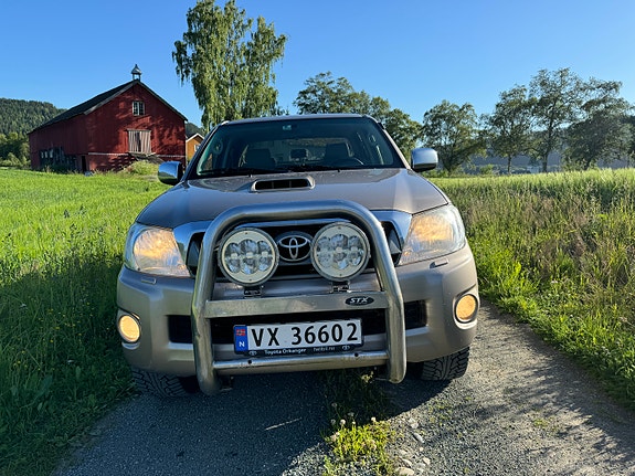 Toyota HiLux 12 of 19