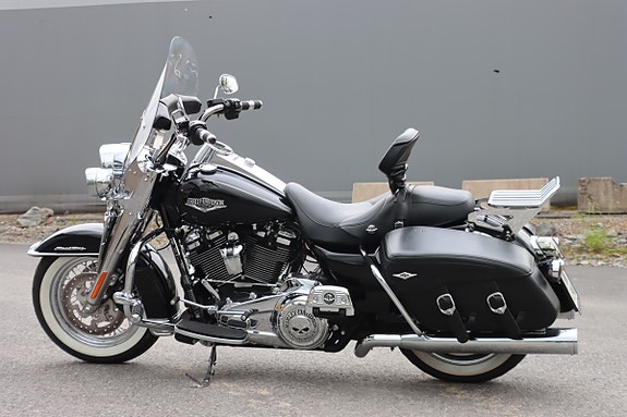 Harley-Davidson FLHRC Road King Classic