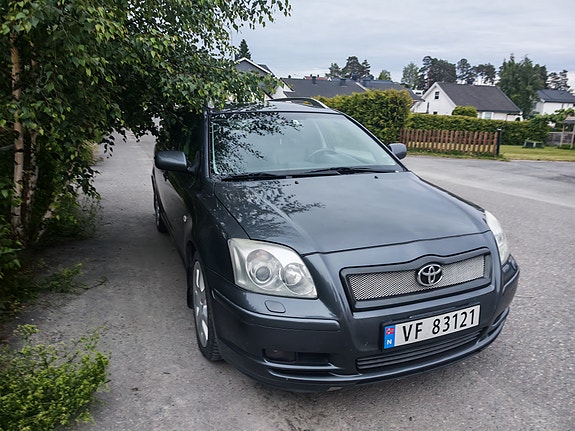 Toyota Avensis 3 of 5