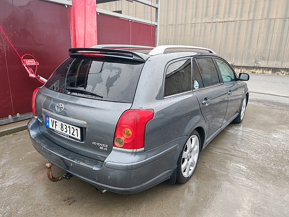 Toyota Avensis 5 of 5