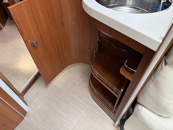 Mobilvetta K-Yacht 89 Tekno Lin - Hydrauliske støttebein - Senkeseng 26 of 30
