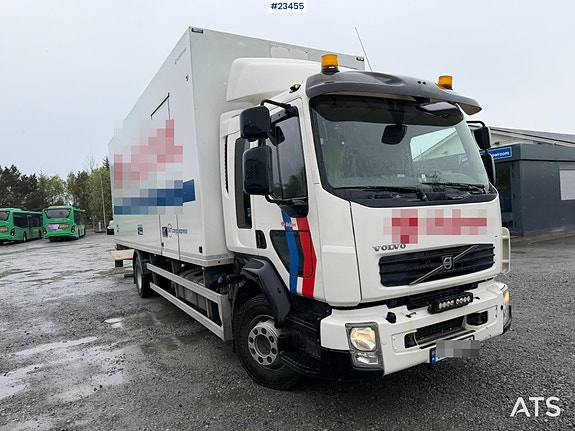 Volvo FL 4x2 skapbil m/ 1500 kg lift med fjernkontroll