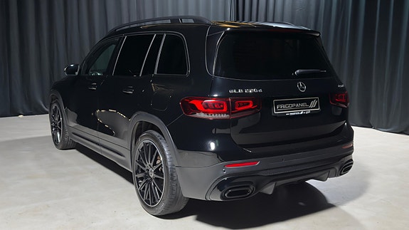 Mercedes-Benz GLB220 d 4 of 5