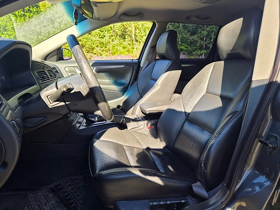 Volvo V70 11 of 17