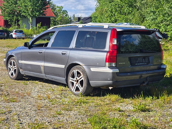 Volvo V70 6 of 17