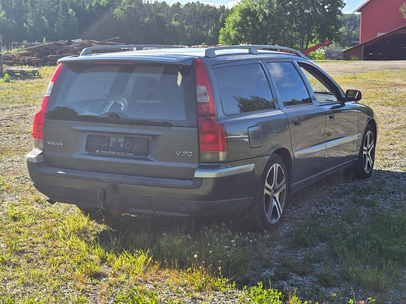 Volvo V70 5 of 17