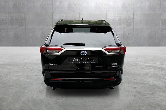 Toyota RAV4 Plug-in Hybrid 4 of 5