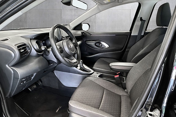 Toyota Yaris 10 of 27
