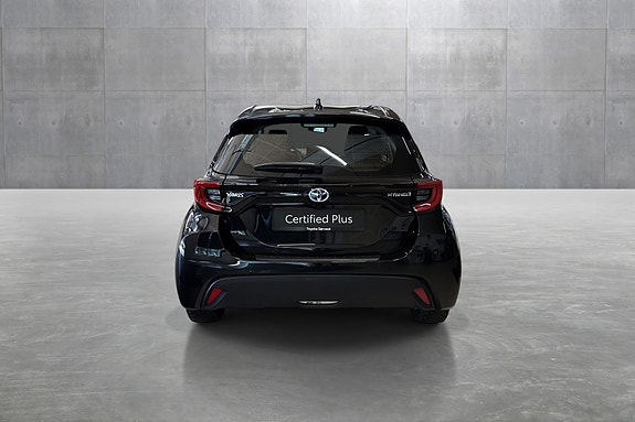 Toyota Yaris 4 of 27