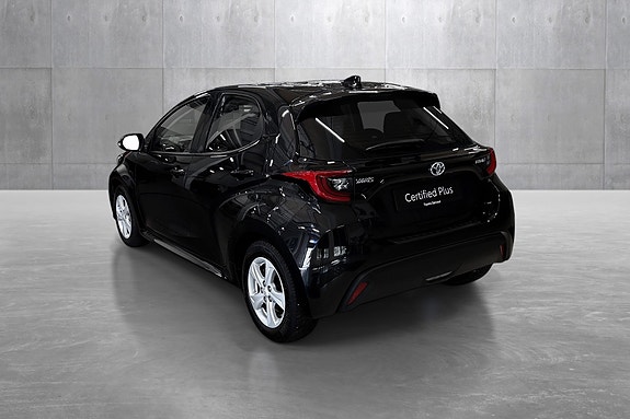 Toyota Yaris 3 of 27