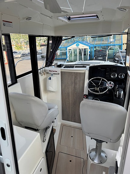 Quicksilver 705 Pilothouse - MVA-båt - Mercury V6 225 - Trollingmotor - Henger 24 of 30