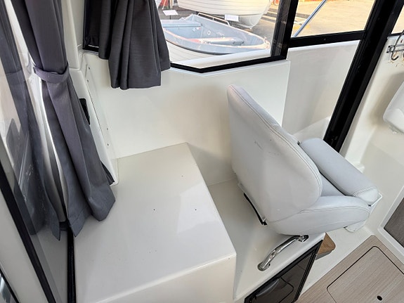 Quicksilver 705 Pilothouse - MVA-båt - Mercury V6 225 - Trollingmotor - Henger 27 of 30
