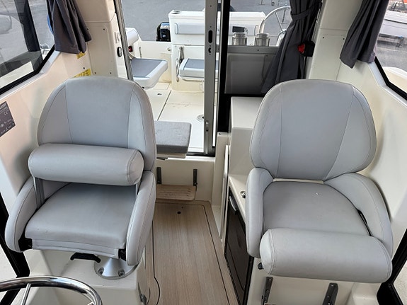 Quicksilver 705 Pilothouse - MVA-båt - Mercury V6 225 - Trollingmotor - Henger 29 of 30