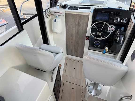 Quicksilver 705 Pilothouse - MVA-båt - Mercury V6 225 - Trollingmotor - Henger 26 of 30